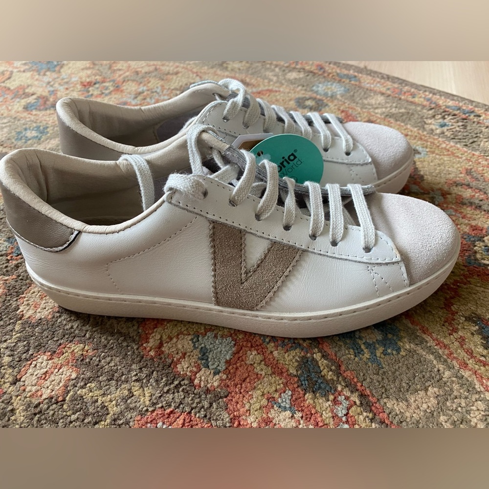 NWB Victoria Leather Sneakers size 37 made in Spain
